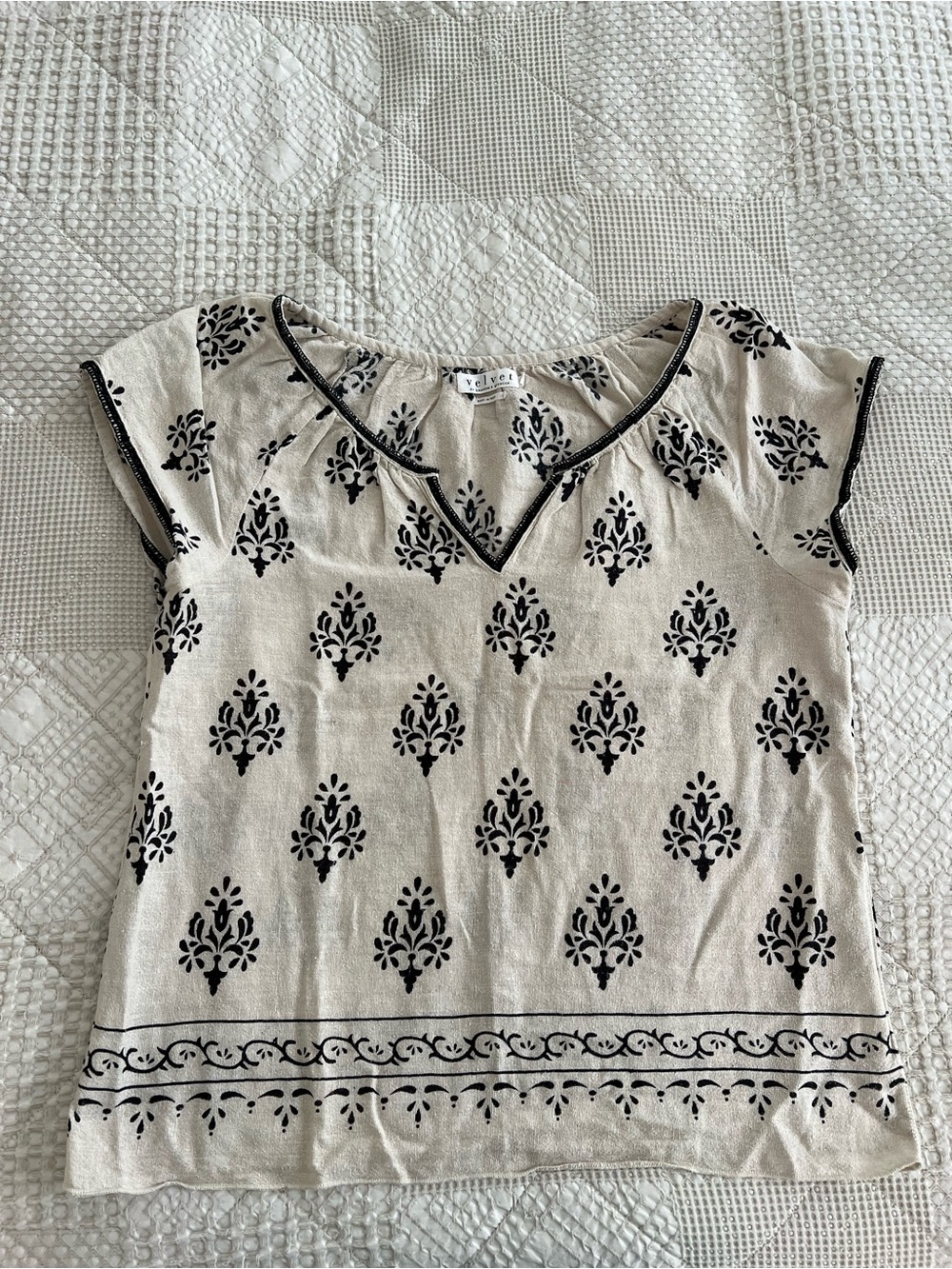 Velvet Cream Short Sleeve V-Neck Printed Blouse with Black Motif linen
